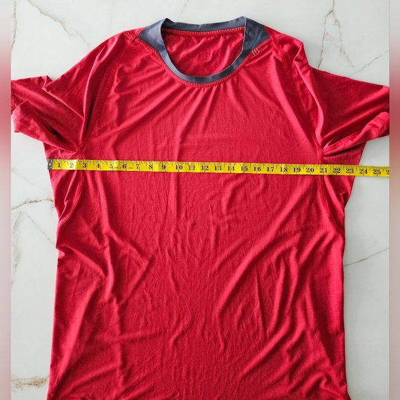 Lululemon Men's Red Crew Swift T-Shirt Classic Octagon Logo Sz XL - Picture 10 of 12